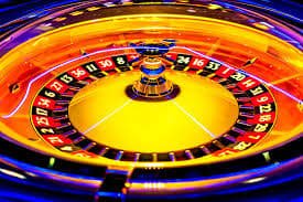 Grafis peringkat tangan poker dari Royal Flush hingga High Card